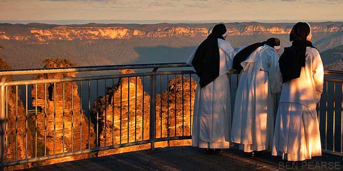 We are only 400 meters to Echo Point lookout for the world famous 3 Sisters rock formation.